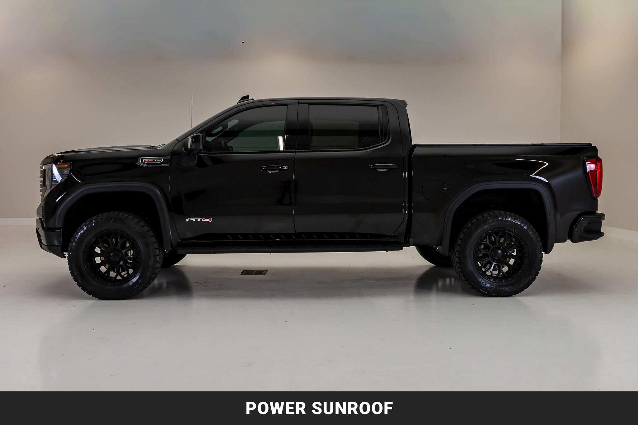 Used 2024 GMC Sierra 1500 AT4 w/ Technology Package AWD/4WD image 6