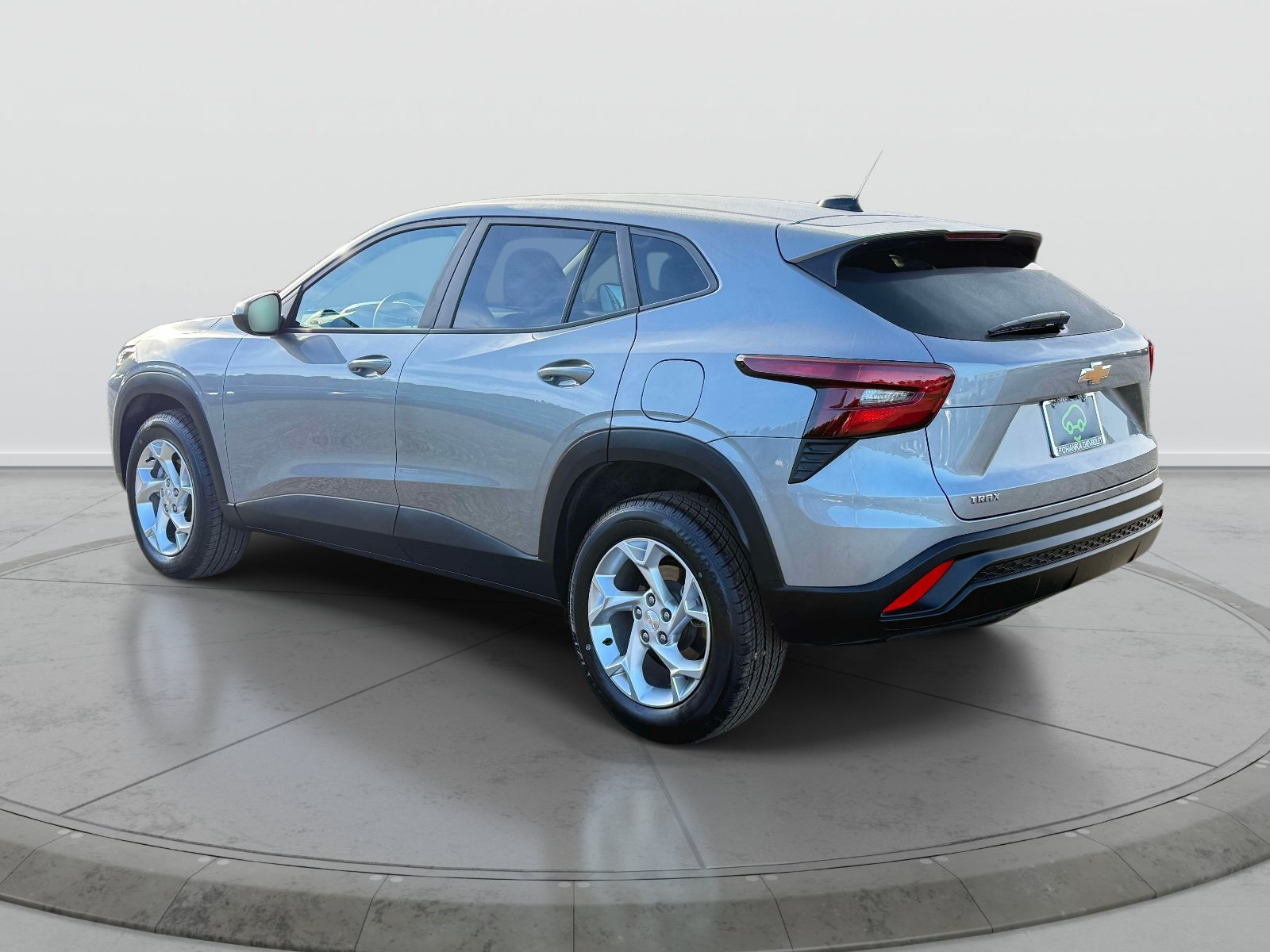 Used 2024 Chevrolet Trax LS w/ LS Convenience Package FWD image 4