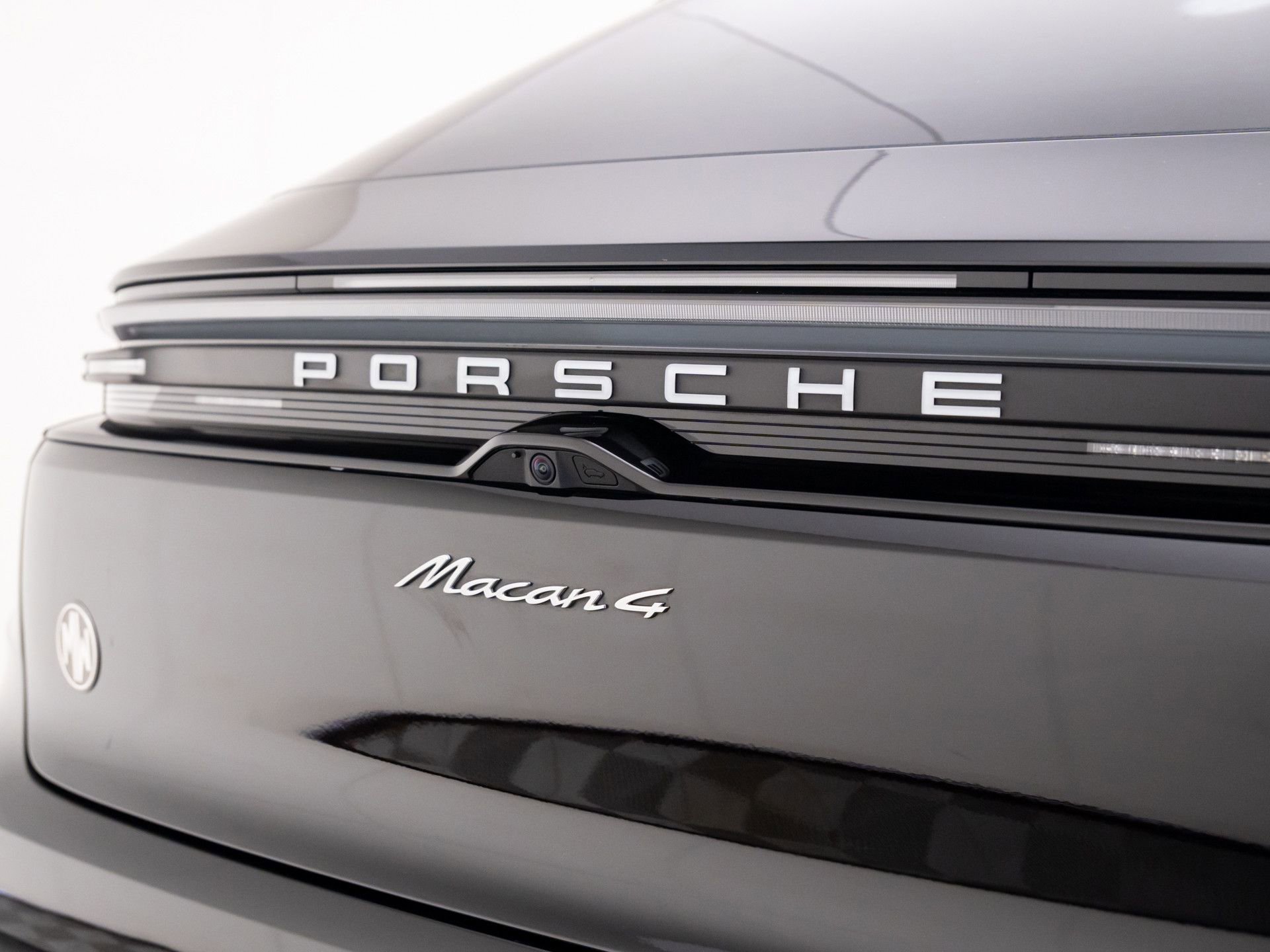 Certified 2025 Porsche Macan 4 Electric AWD/4WD image 35