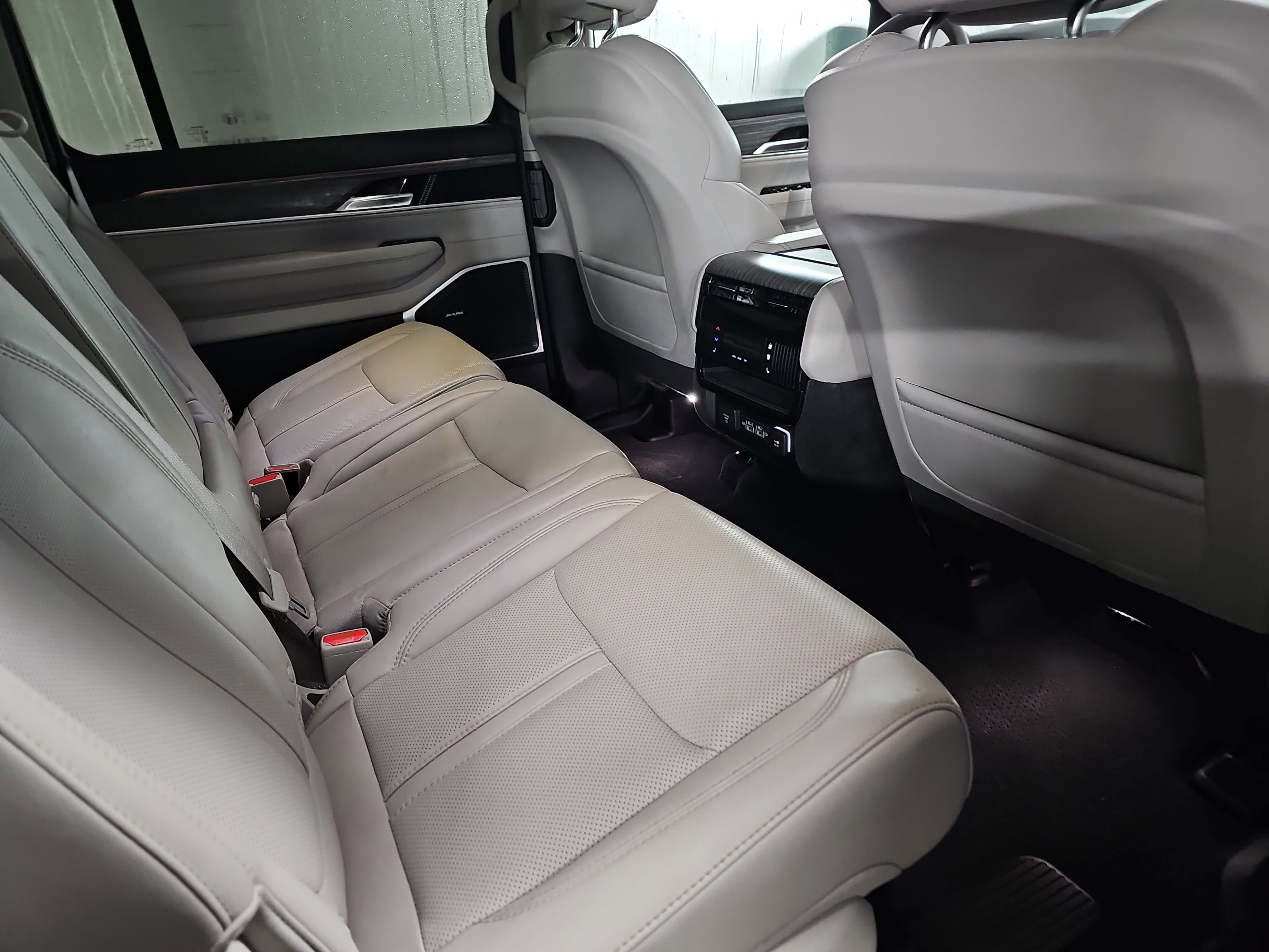 Used 2024 Jeep Wagoneer Series III image 11