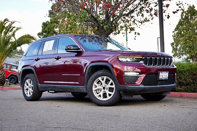 Certified 2023 Jeep Grand Cherokee Limited image 2