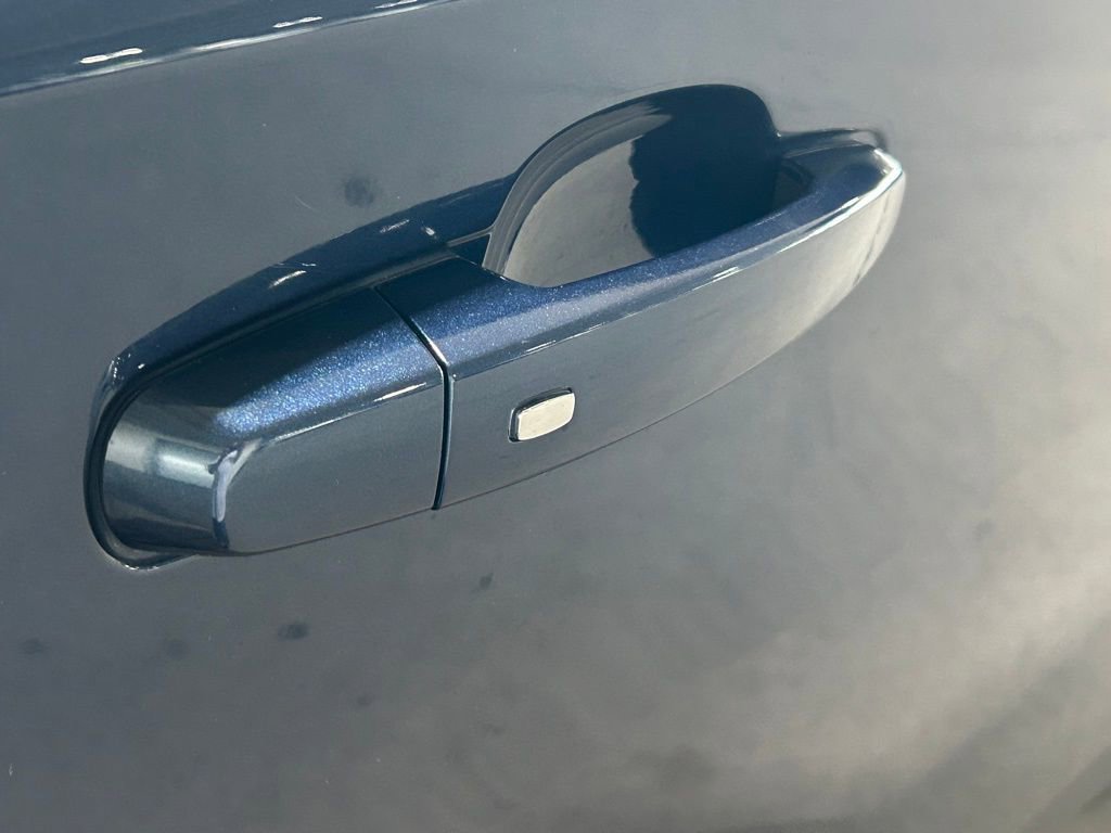 Used 2023 Chevrolet Traverse LT image 22