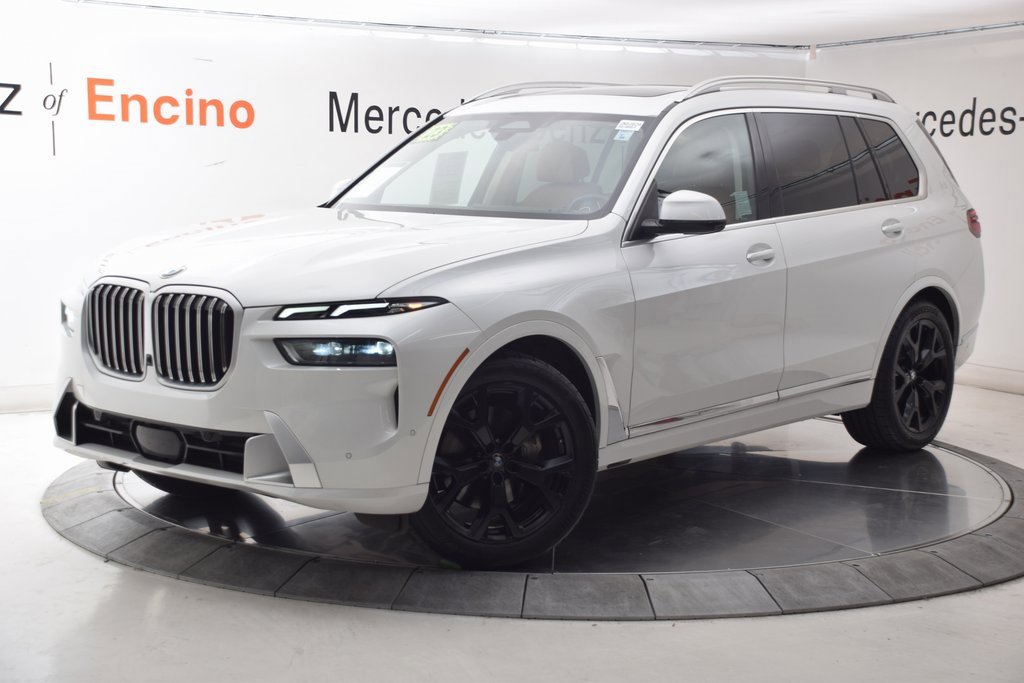Used 2023 BMW X7 xDrive40i w/ Parking Assistance Package image 2
