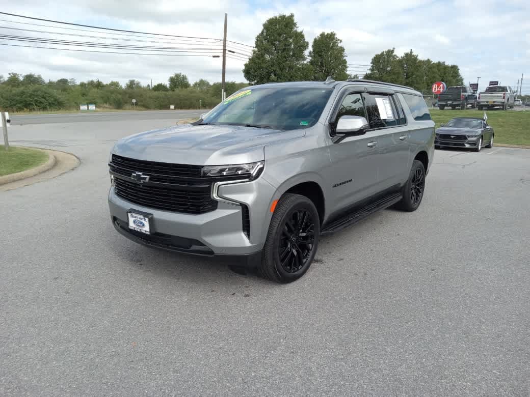 Used 2024 Chevrolet Suburban RST w/ Luxury Package AWD/4WD image 3