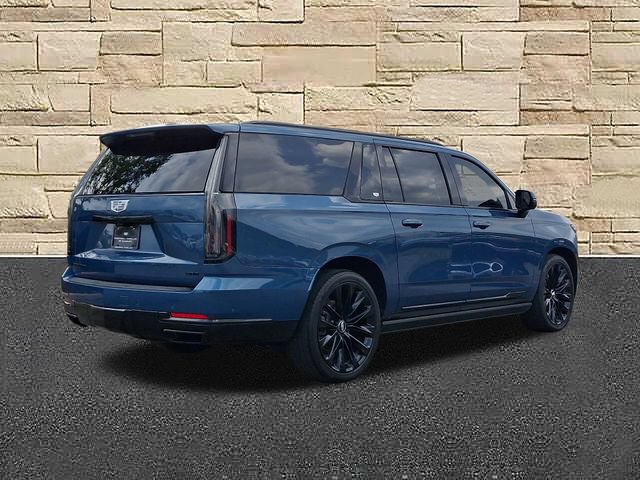 Used 2025 Cadillac Escalade ESV Sport Platinum w/ LPO, ONYX Package AWD/4WD image 4