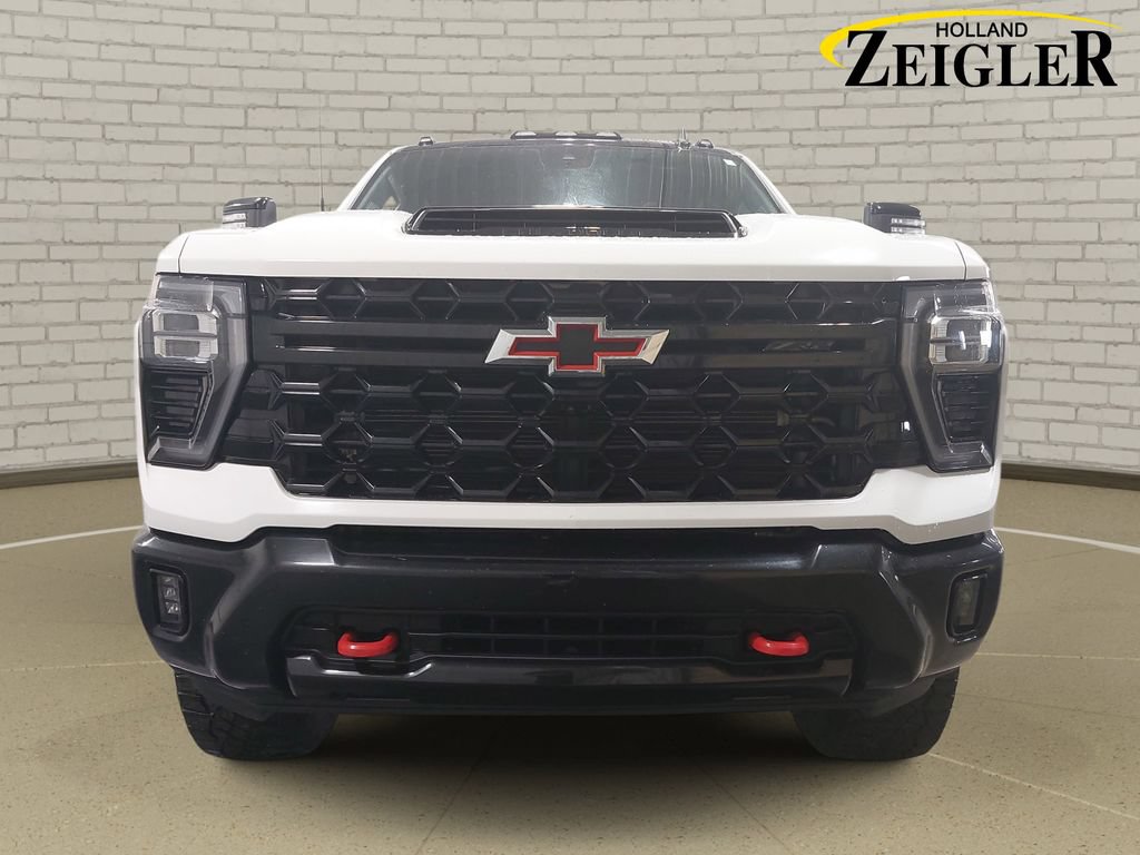 Used 2024 Chevrolet Silverado 2500 ZR2 w/ Technology Package AWD/4WD image 2