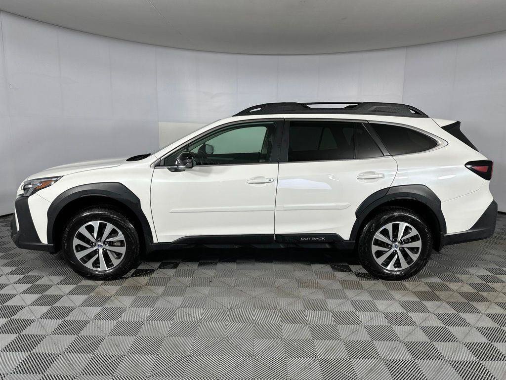 Used 2025 Subaru Outback Premium AWD/4WD image 9