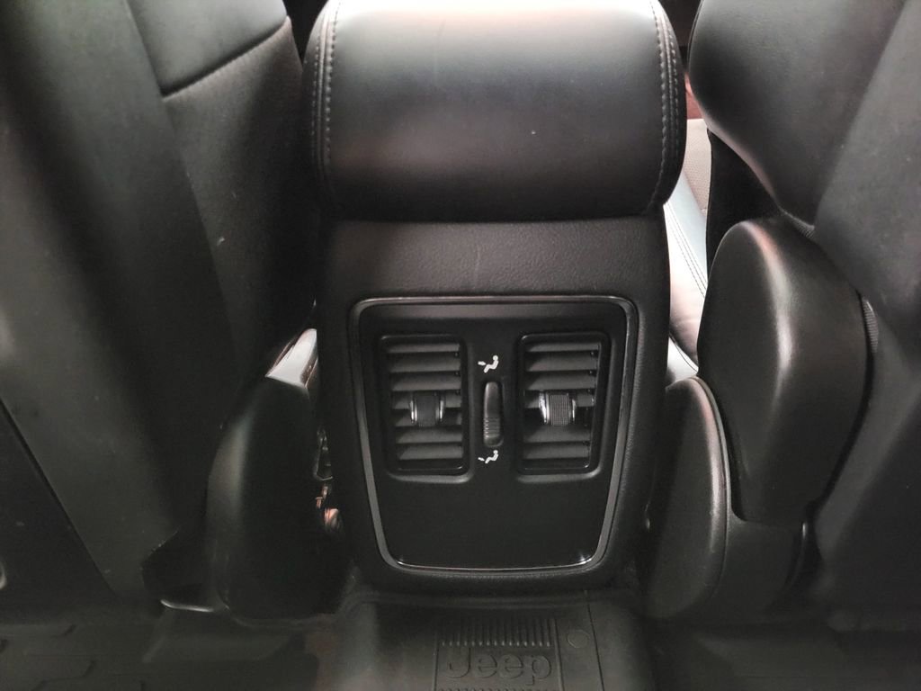 Used 2020 Jeep Grand Cherokee Laredo w/ Quick Order Package 2BN North image 41