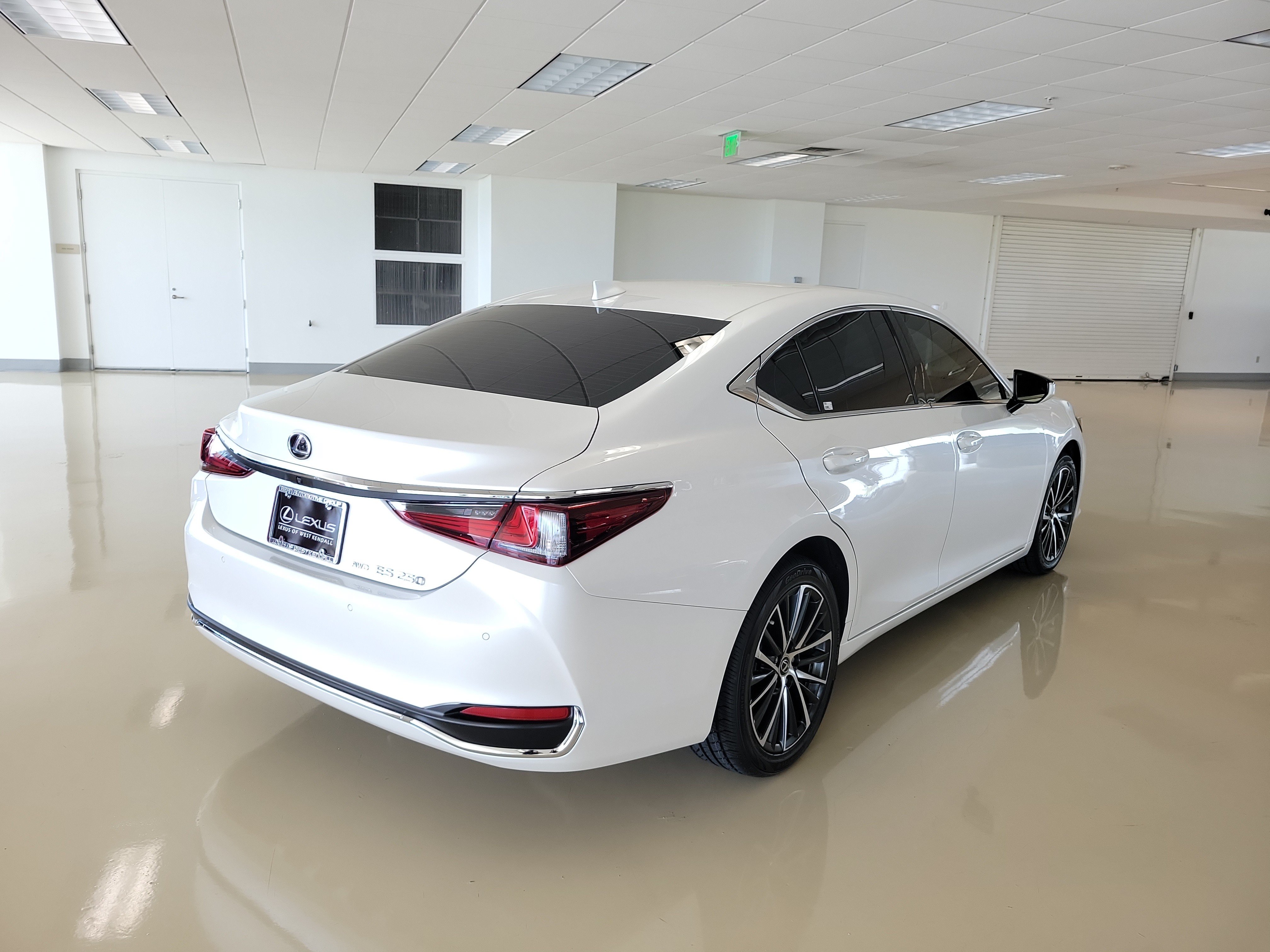 Used 2024 Lexus ES 250 w/ Premium Package AWD/4WD image 8