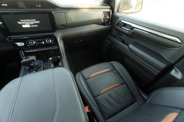 Used 2024 GMC Sierra 1500 AT4 w/ Technology Package image 18