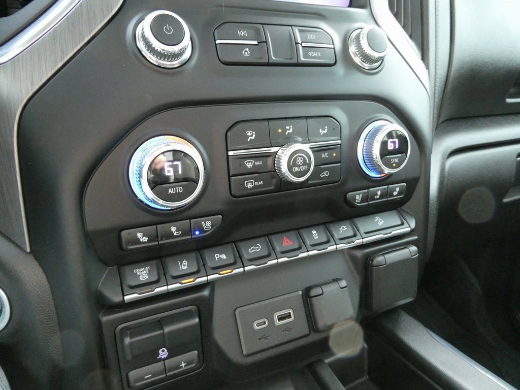 Used 2023 GMC Sierra 3500 Denali w/ Denali Ultimate Package image 29