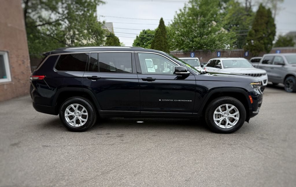Used 2023 Jeep Grand Cherokee L Limited w/ Luxury Tech Group II AWD/4WD image 4