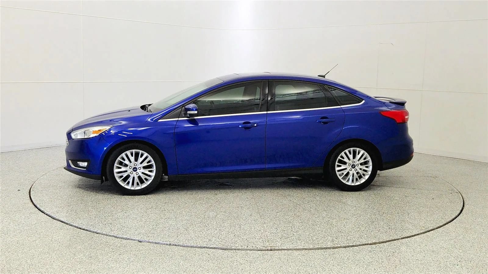 Used 2015 Ford Focus Titanium FWD image 4
