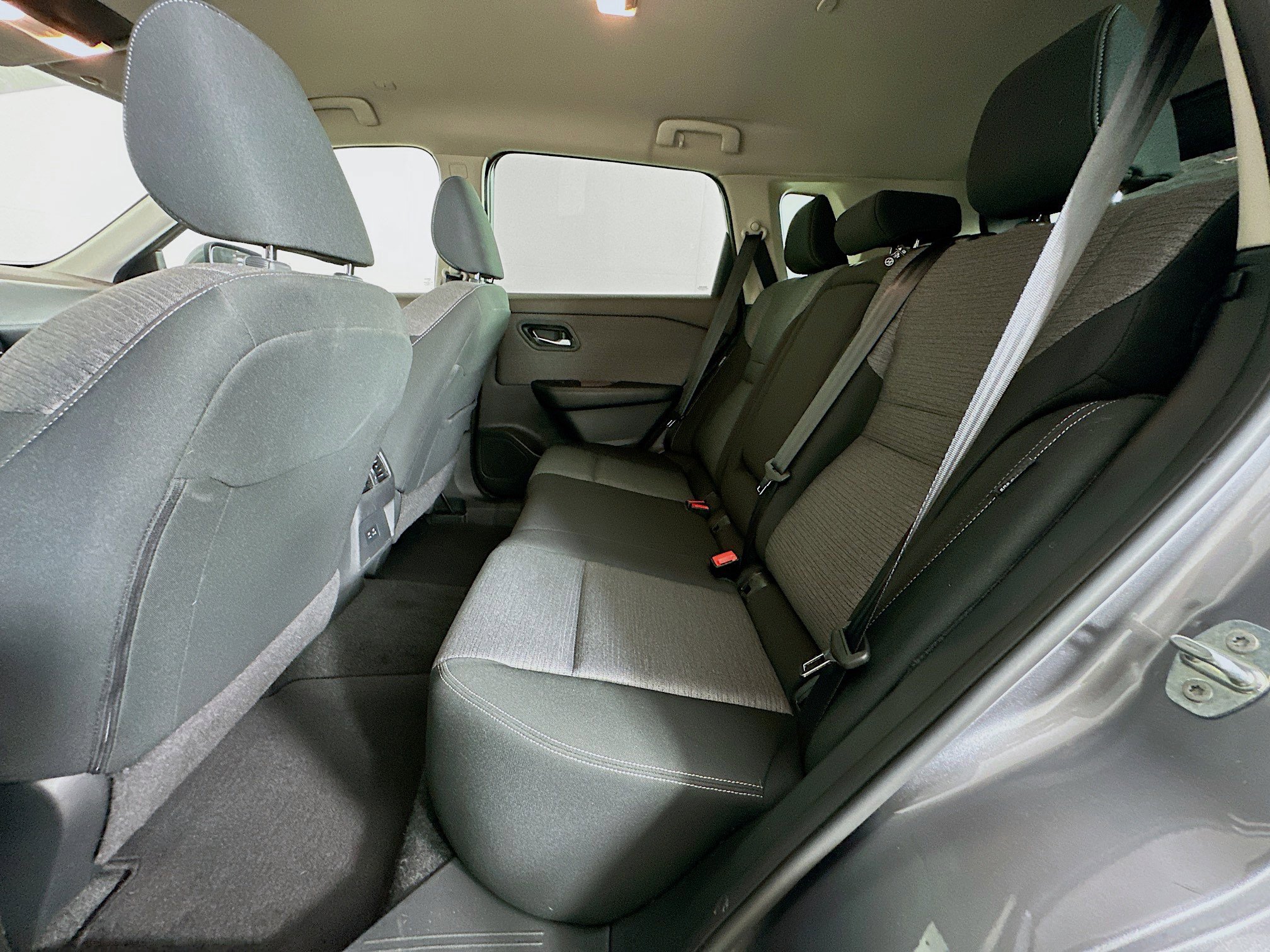 Used 2023 Nissan Rogue SV FWD image 26