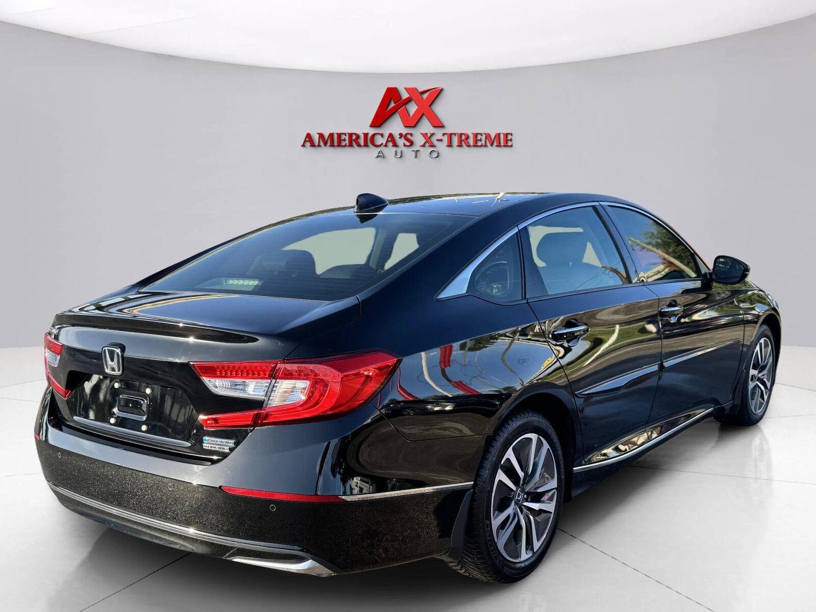Used 2018 Honda Accord Touring image 4