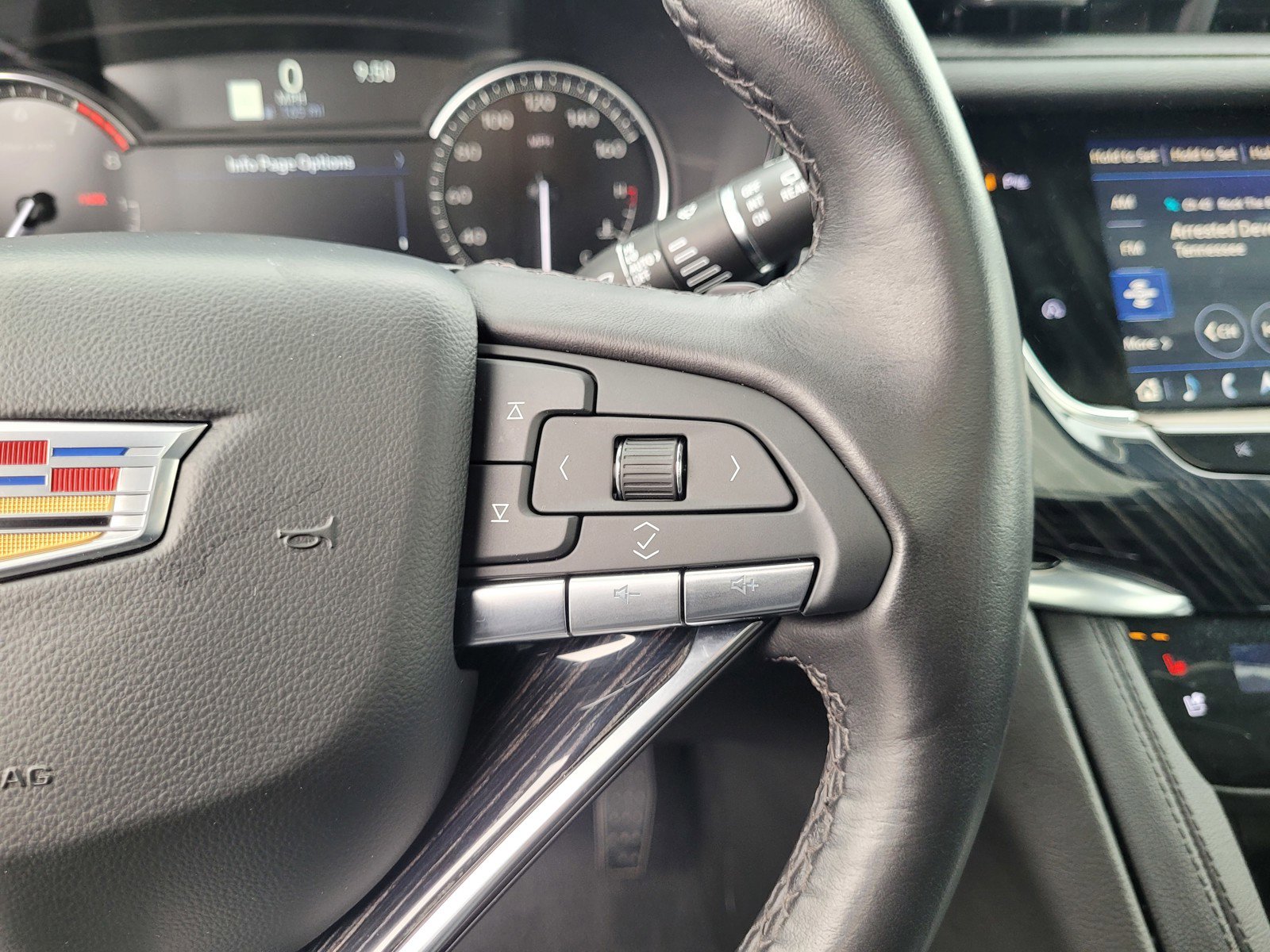 Certified 2025 Cadillac XT6 Premium Luxury image 23