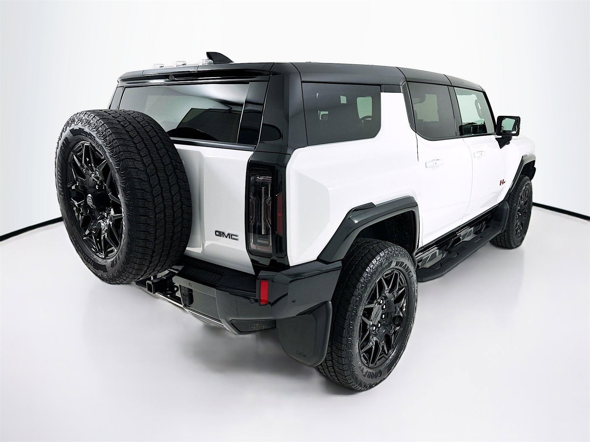 Used 2025 GMC Hummer EV 2X w/ LPO, Sport Package image 8