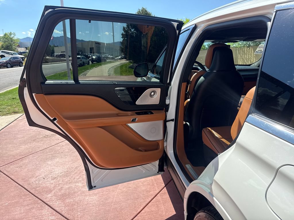 Used 2023 Lincoln Aviator Black Label w/ Dynamic Handling Package AWD/4WD image 18