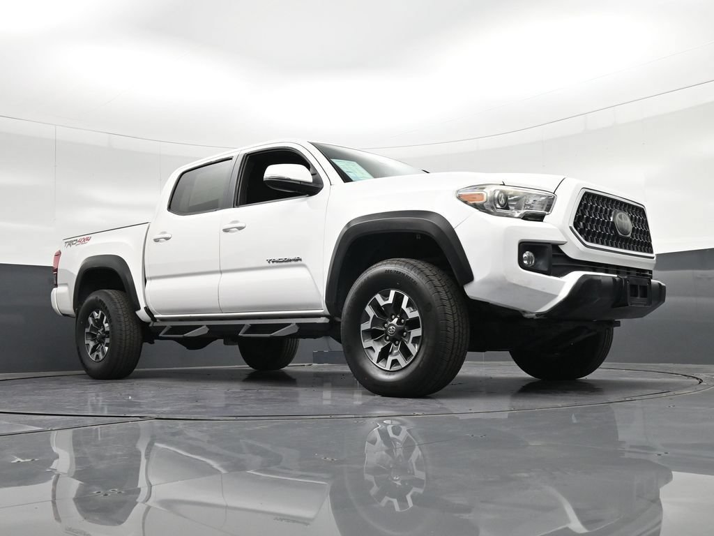 Used 2018 Toyota Tacoma TRD Off-Road w/ Technology Package AWD/4WD image 32