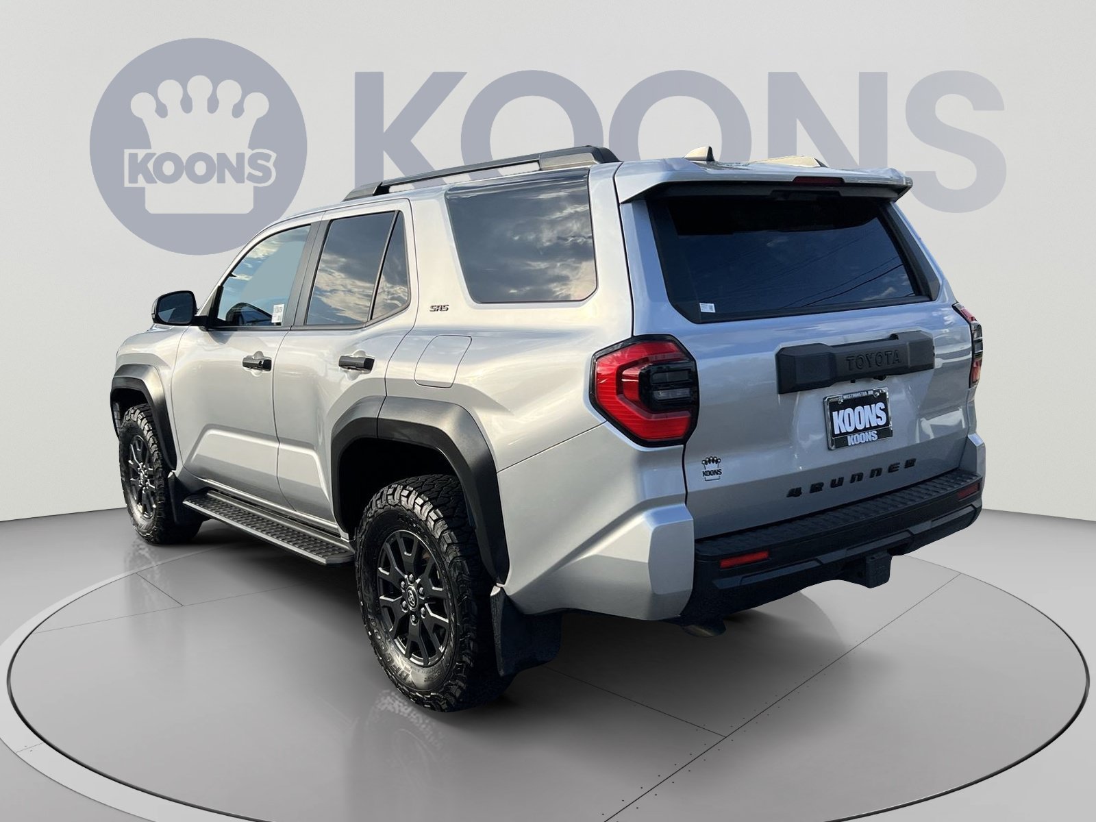 Used 2025 Toyota 4Runner SR5 AWD/4WD image 4