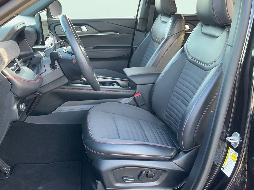 Used 2025 Ford Explorer ST-Line image 15