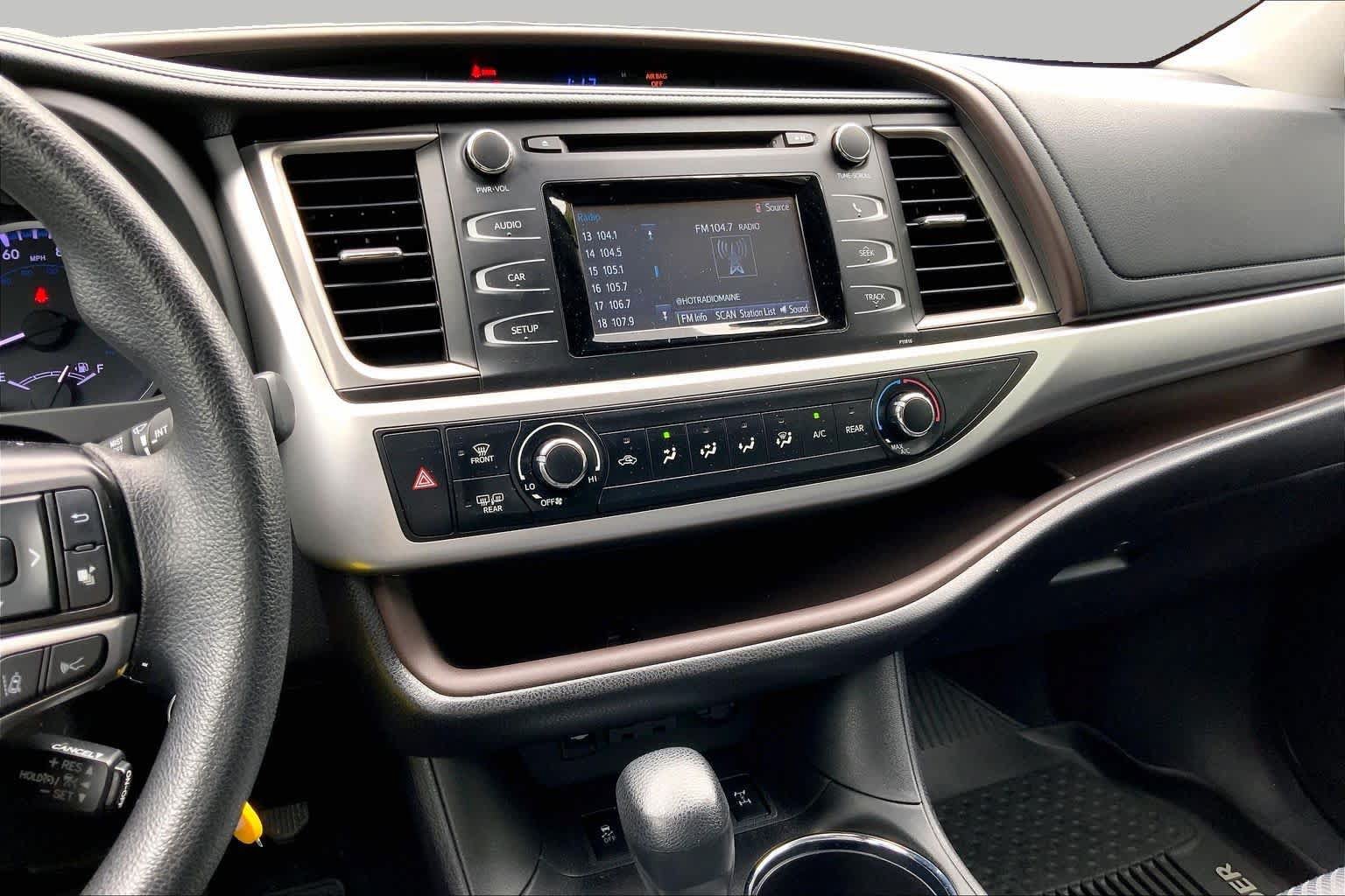 Used 2019 Toyota Highlander LE AWD/4WD image 7