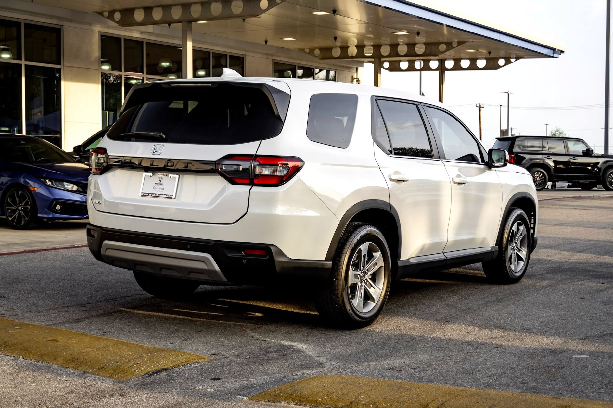 Used 2025 Honda Pilot EX-L image 5