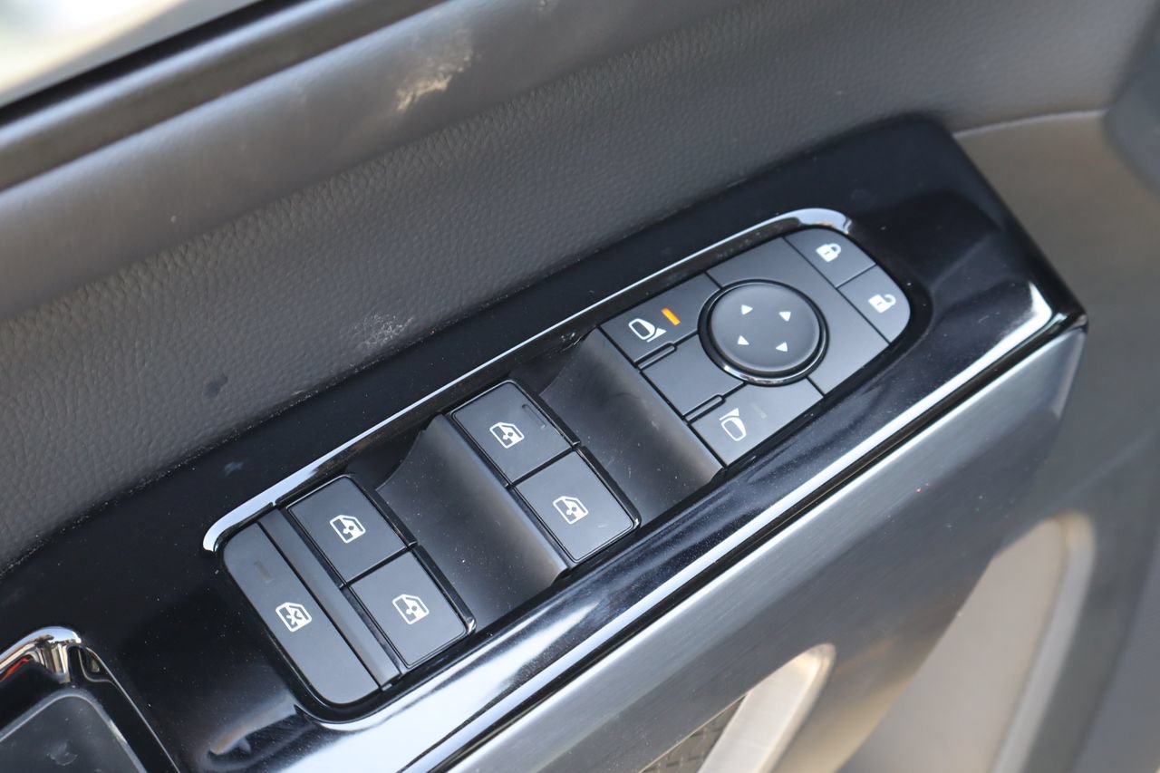 Used 2026 Nissan Pathfinder SL w/ SL Premium Package FWD image 23