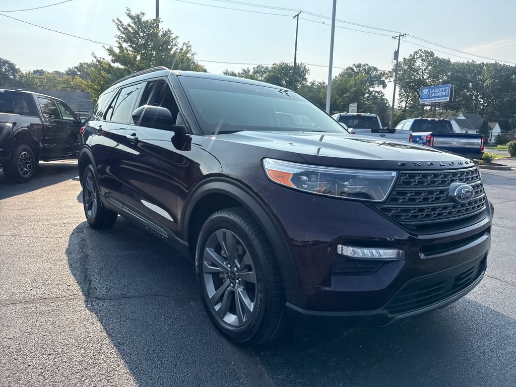 Used 2023 Ford Explorer XLT w/ Equipment Group 202A AWD/4WD image 4
