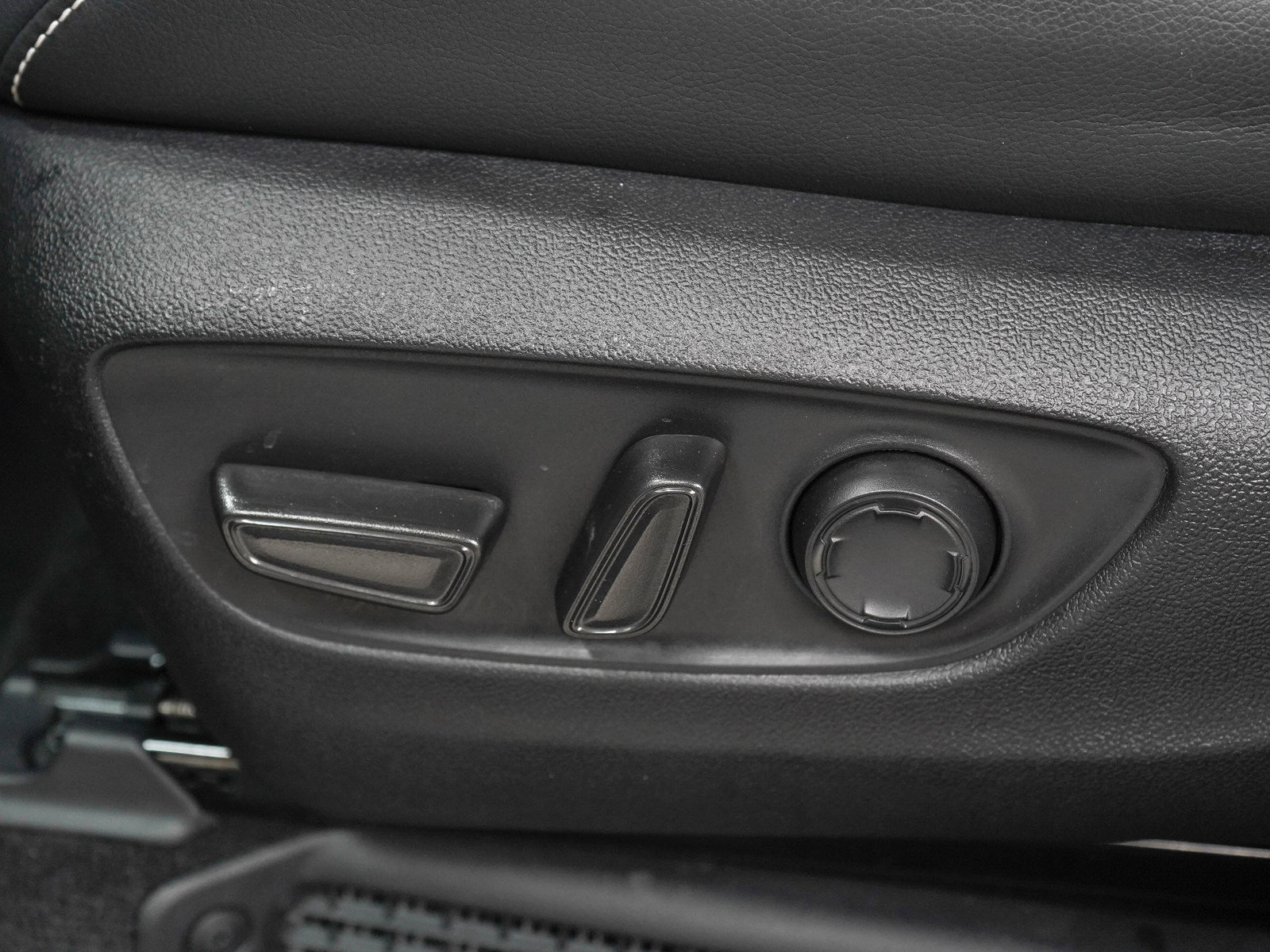Used 2025 Toyota Sienna XSE AWD/4WD image 24