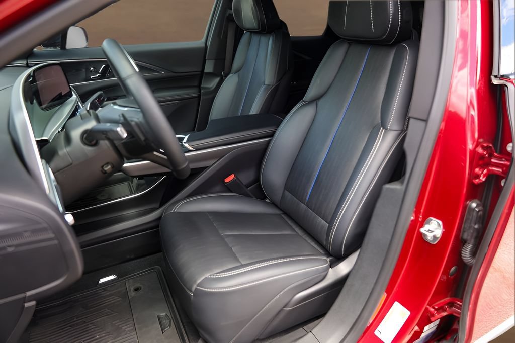 Certified 2024 Cadillac Lyriq Luxury AWD/4WD image 7