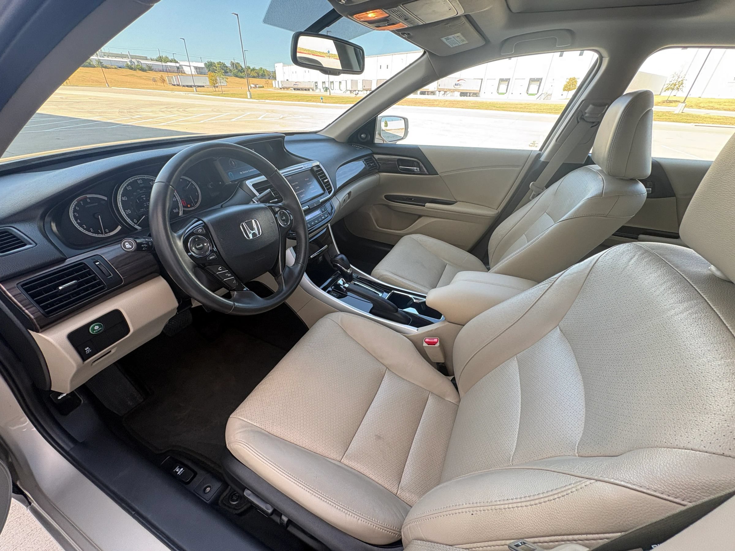 Used 2017 Honda Accord EX-L image 9