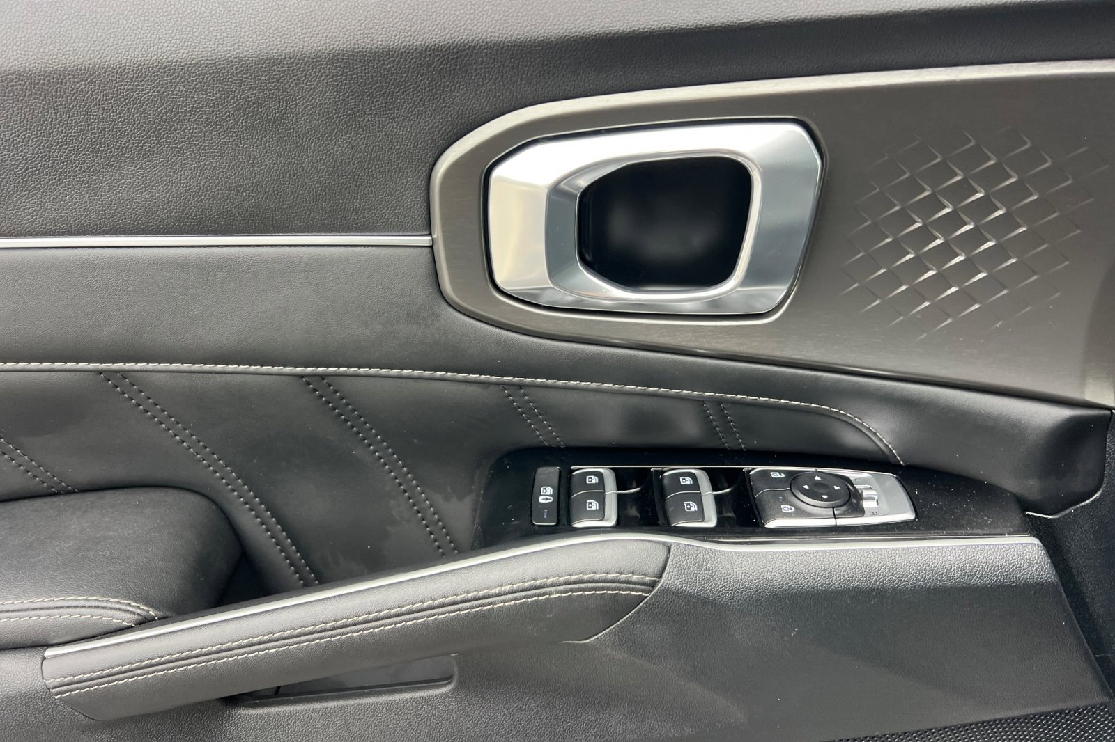 Certified 2022 Kia Sorento SX image 12