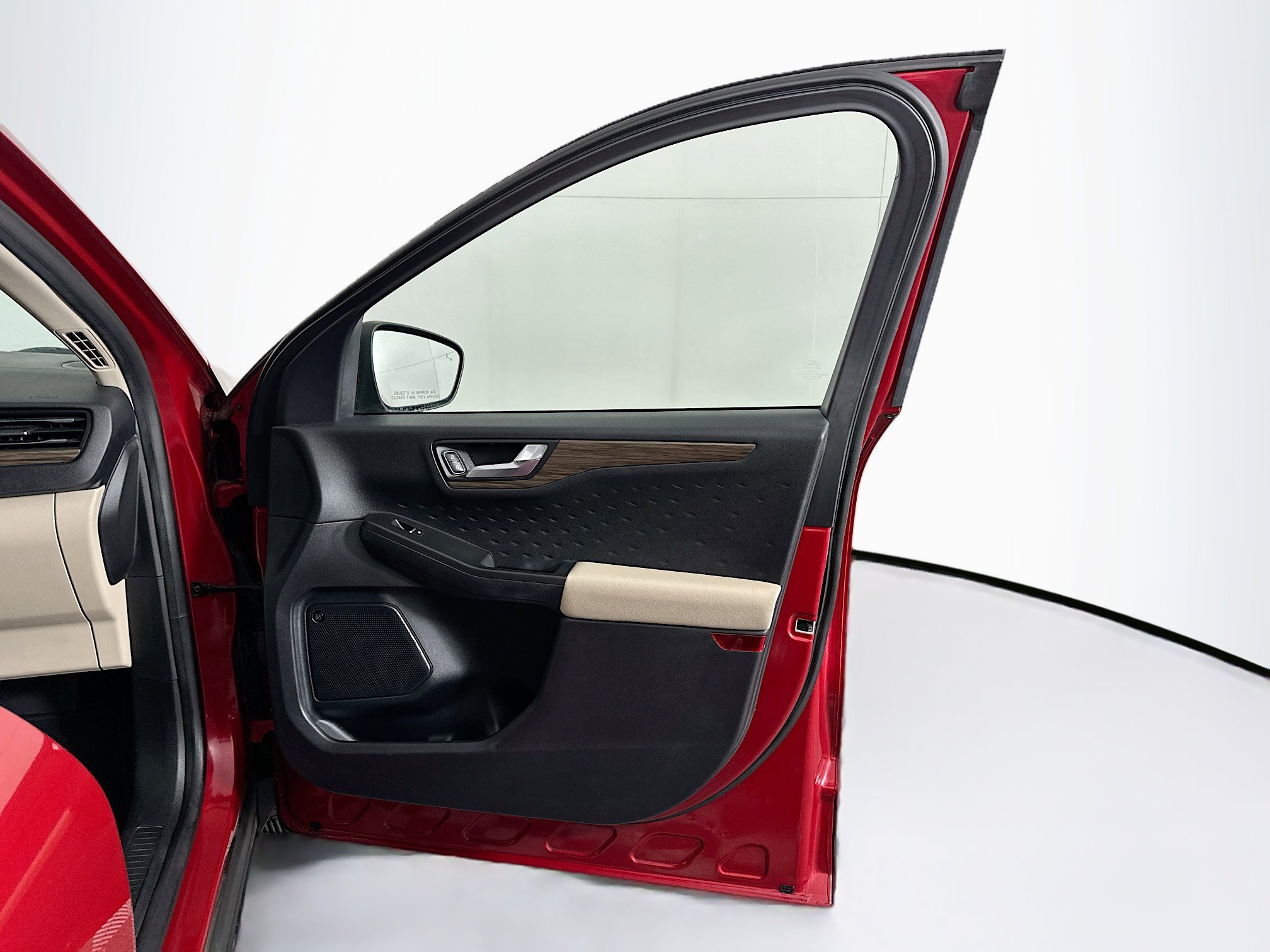 Used 2020 Ford Escape Titanium image 33