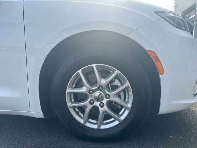 Certified 2022 Chrysler Pacifica Touring-L FWD image 12