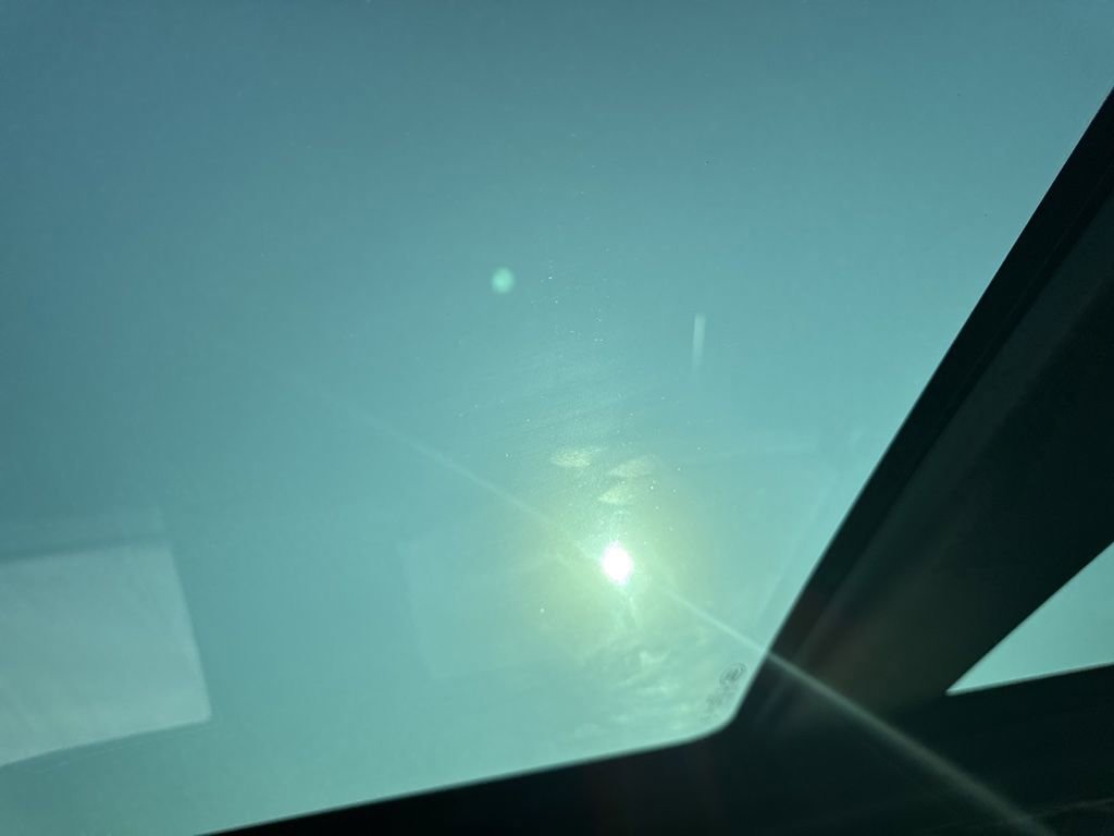 Used 2025 Land Rover Range Rover Sport SE image 12