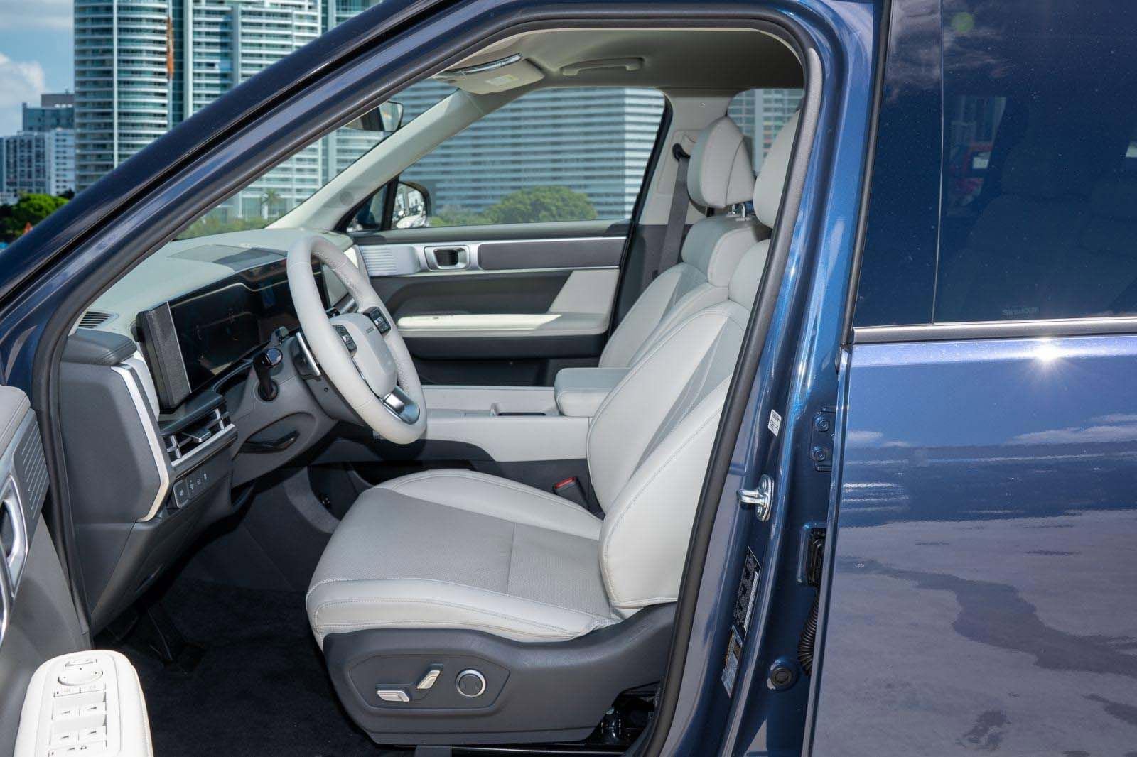 Used 2025 Hyundai Santa Fe SEL FWD image 18