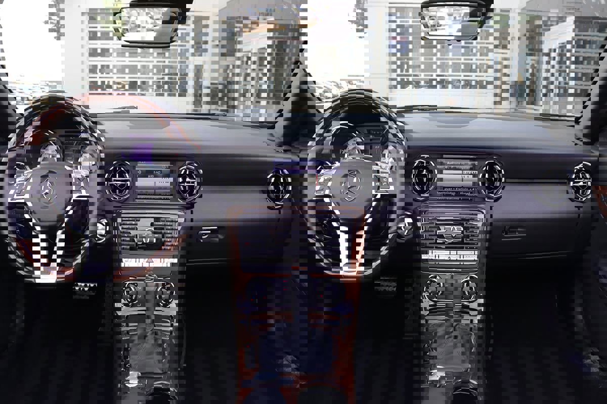 Used 2014 Mercedes-Benz SLK 350 image 12