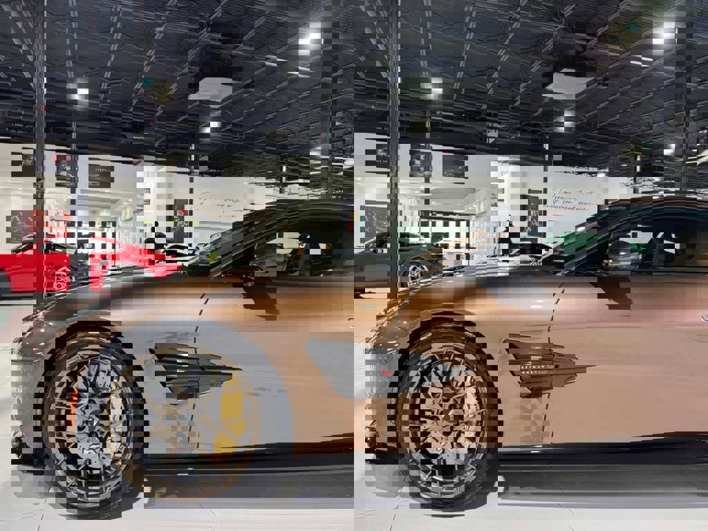 Used 2025 Aston Martin Vanquish image 39