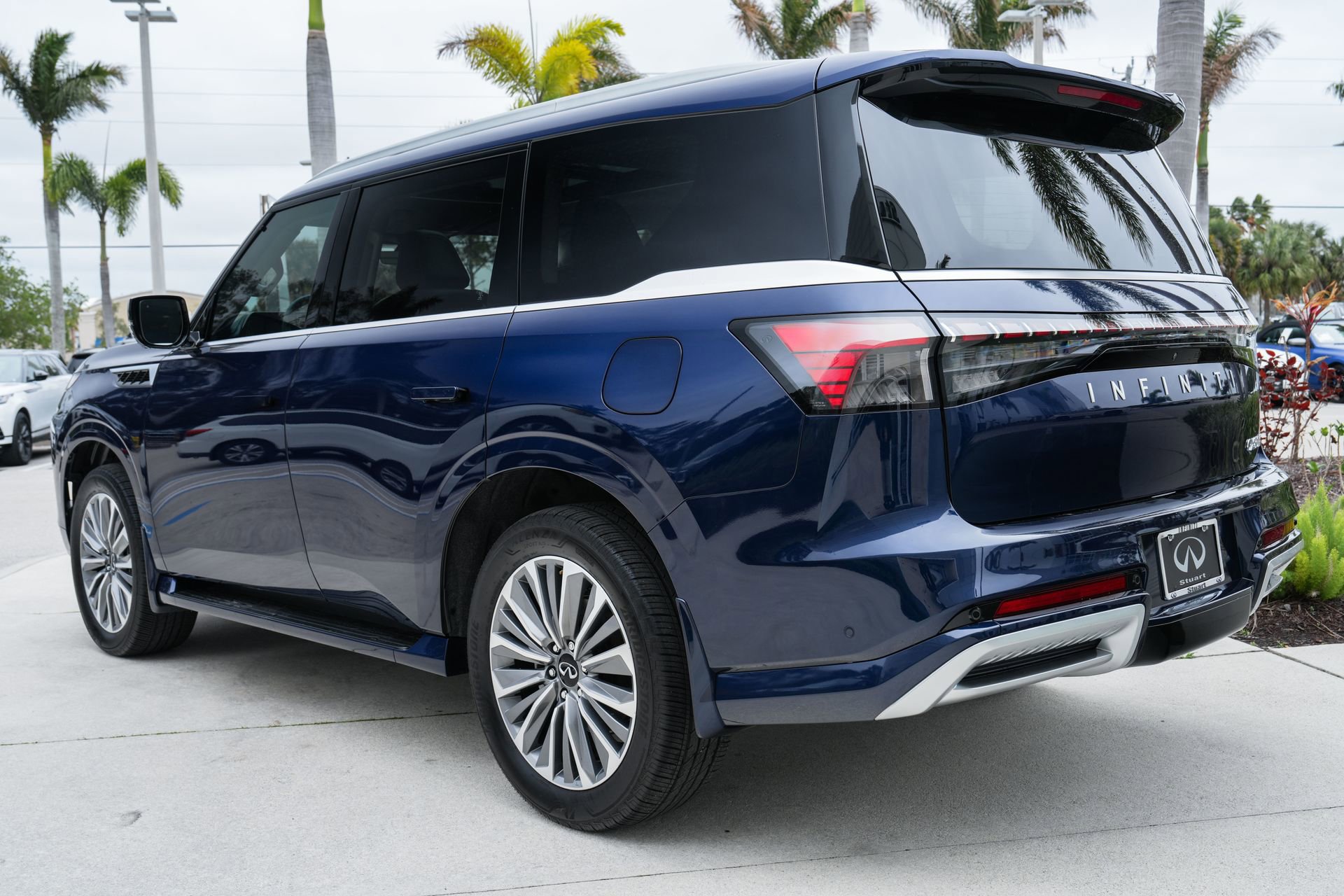 Certified 2026 INFINITI QX80 Luxe w/ Cargo Package AWD/4WD image 22