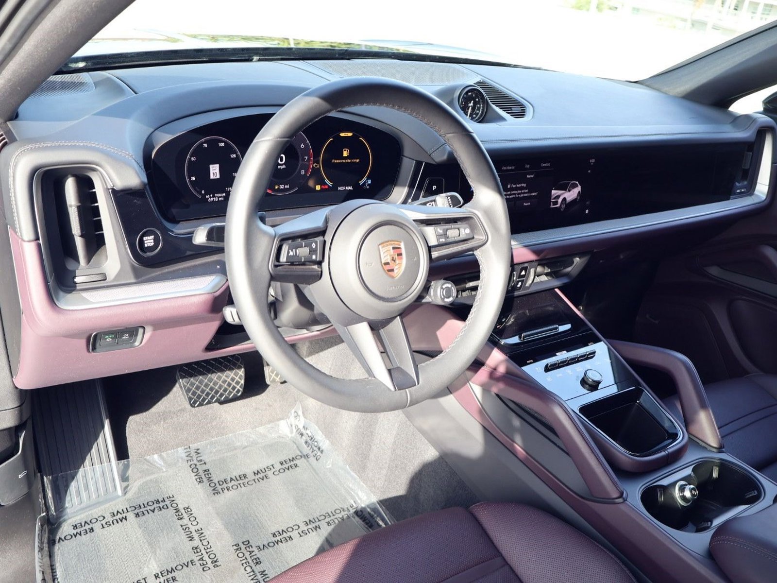 Certified 2025 Porsche Cayenne Coupe image 4