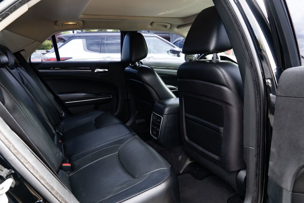 Used 2016 Chrysler 300 C RWD image 22