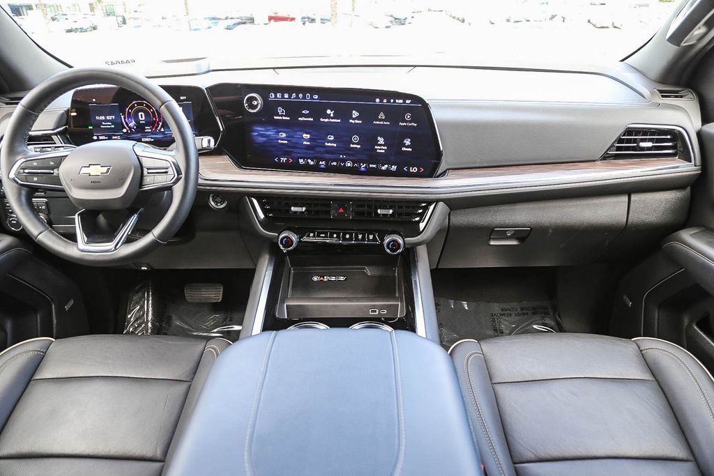 Used 2025 Chevrolet Suburban Premier image 13