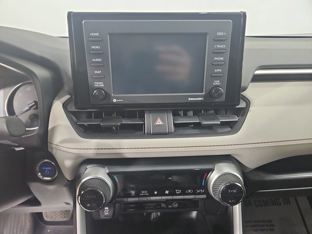 Used 2021 Toyota RAV4 XLE w/ Convenience Package image 18