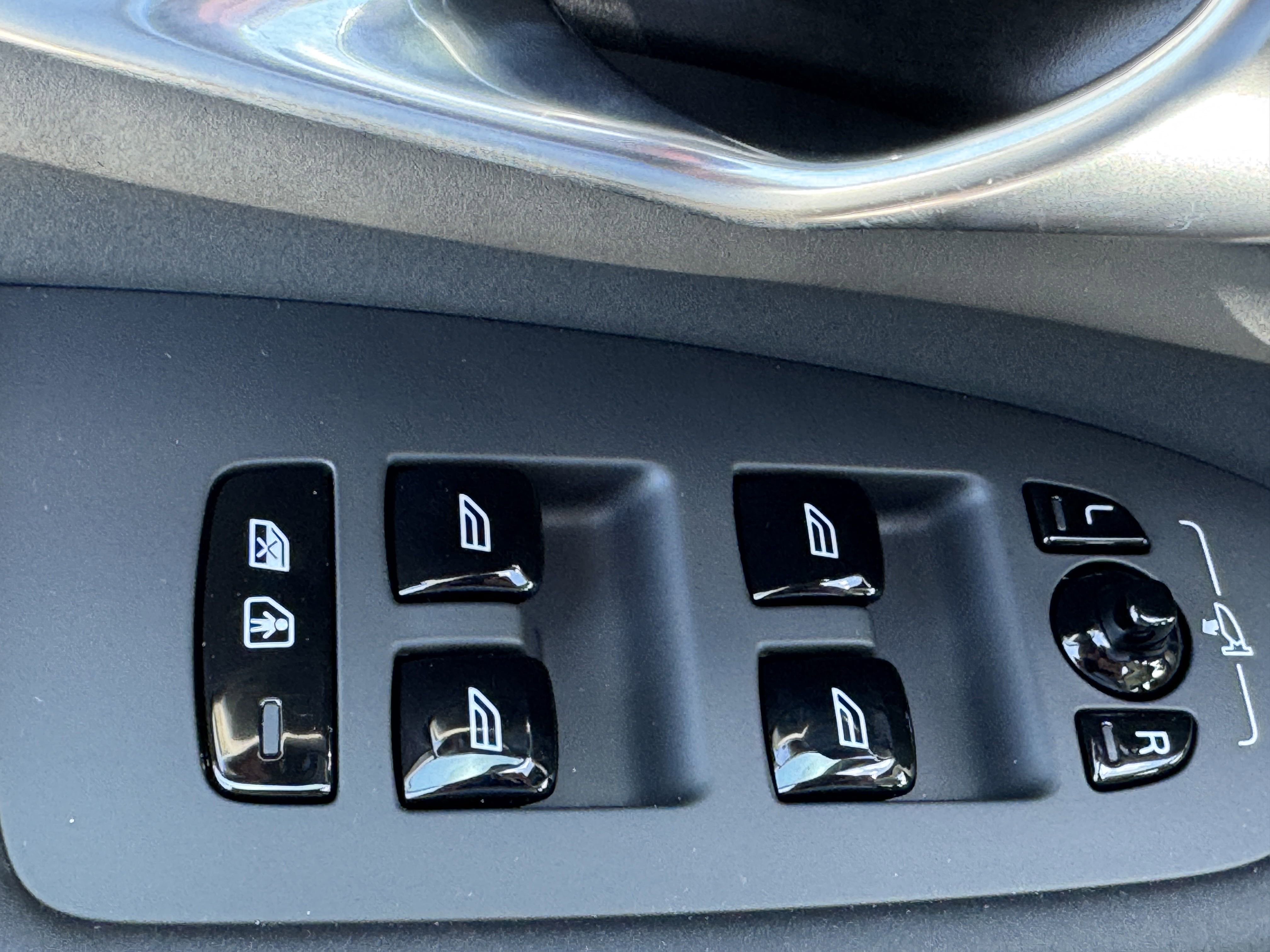 New 2026 Volvo XC90 B6 Core image 17