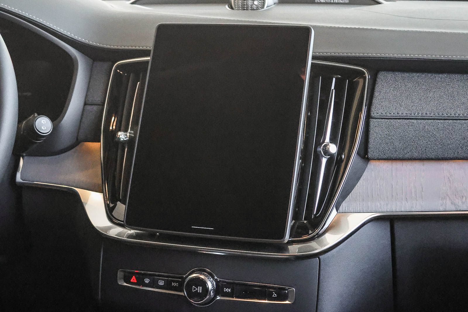 New 2026 Volvo XC90 T8 Ultra w/ Lounge Package AWD/4WD image 18