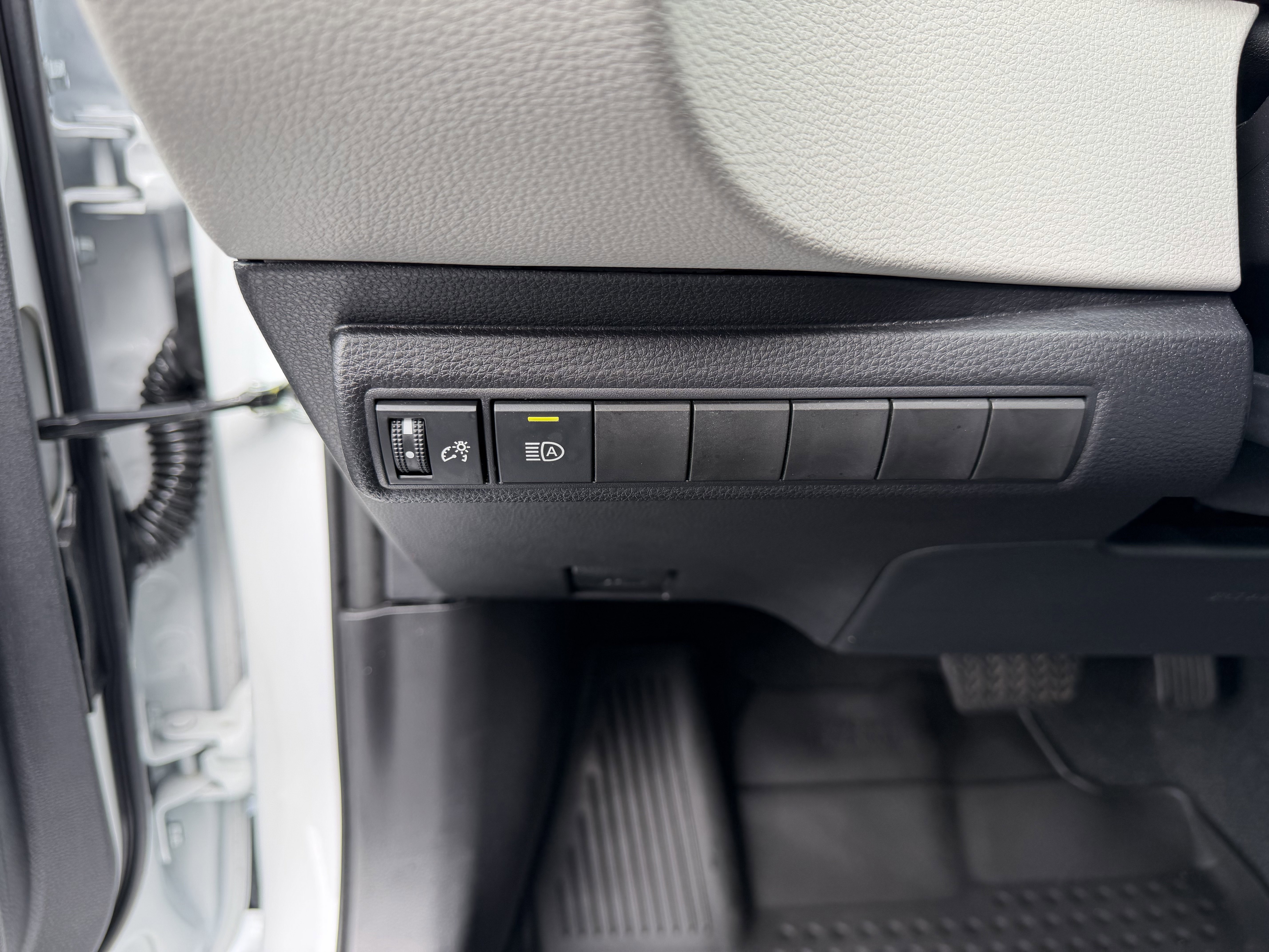 Used 2025 Toyota Corolla LE image 24