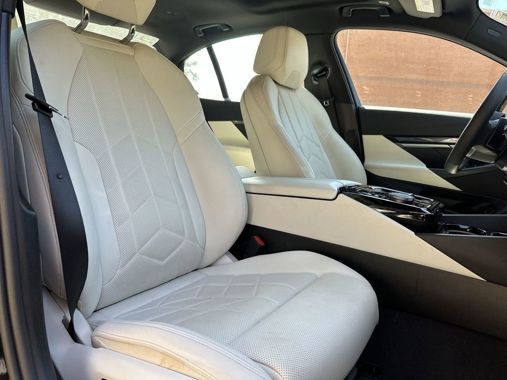 Used 2024 BMW 540i xDrive 540i xDrive image 31