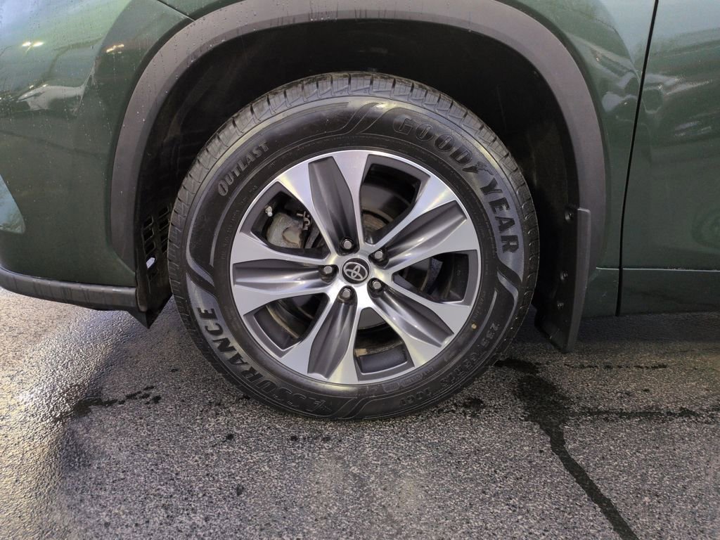 Used 2023 Toyota Highlander XLE image 27