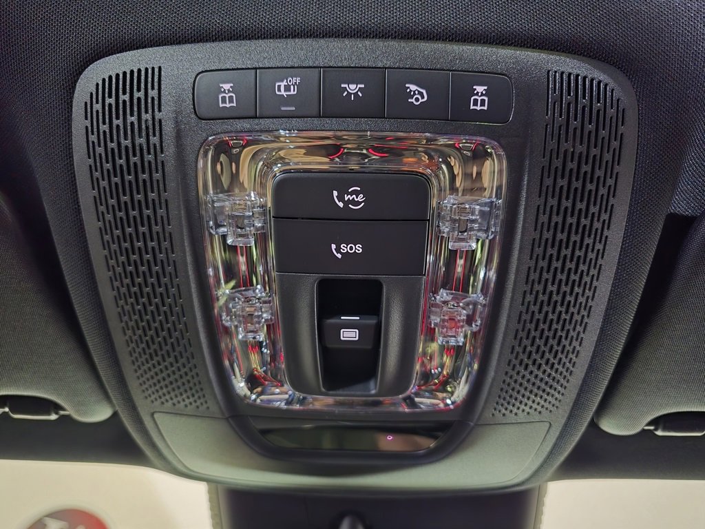 Used 2025 Mercedes-Benz GLA 35 AMG 4MATIC image 32